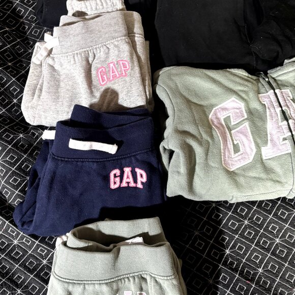 Cozy Winter Bundle Alert! Gap Kids Size 6-7 - Picture 2 of 5